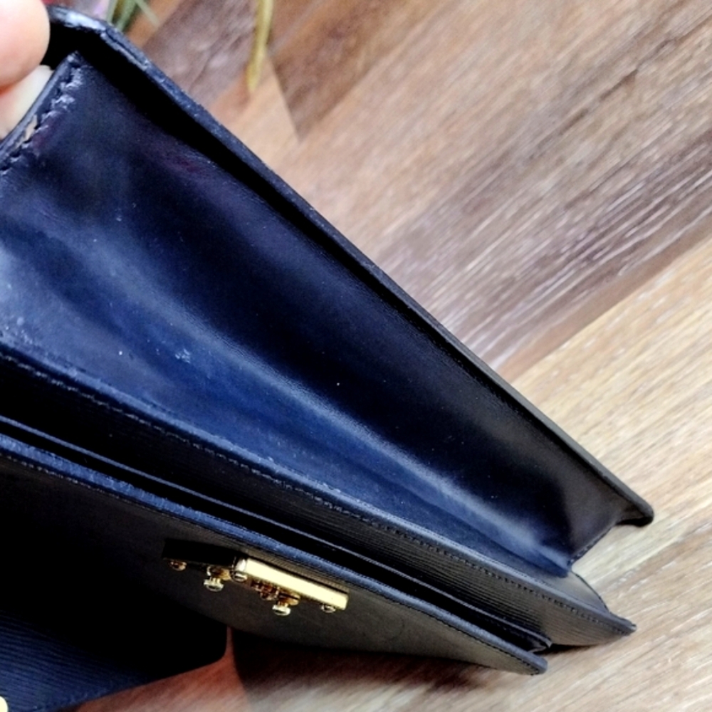 Louis Vuitton Vintage Black Epi Leather Crossbody Bag - Marc Jacobs Collection - Picture 9 of 17